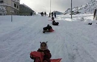 Yusufeli’nde 7’den 70’e kar keyfi