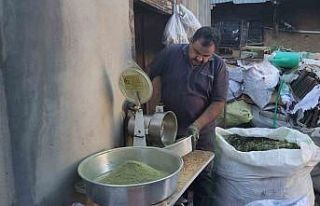 120 çeşit bitkinin karışımıyla elde edilen baharat;...