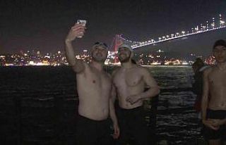 2025’i Boğaz’ın soğuk sularına girerek karşıladılar