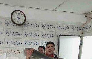 50 kiloluk Akya balığını 2 kişi, 2 saatlik mücadeleyle...