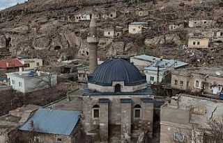 571 yıllık cami dimdik ayakta