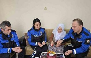 81 yaşındaki yaşlı kadına, emniyetten doğum...