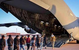 ABD’de göçmenleri sınır dışı etme uçuşları...