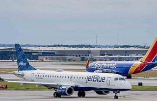 ABD’de yolcu uçağının iniş takımında 2 kişinin...