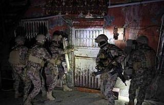 Adana’da uyuşturucu satıcılarına operasyon:...