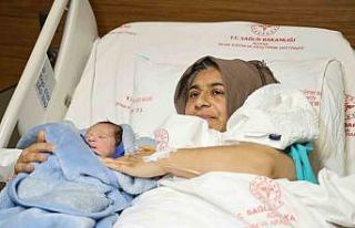 Adana’da yeni yılın ilk bebeği ‘Umut’ oldu