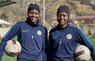 Afrikalı kadın sporcular Yüksekova’da mutlu