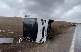 Afyonkarahisar’da Çinli turistleri taşıyan otobüs...