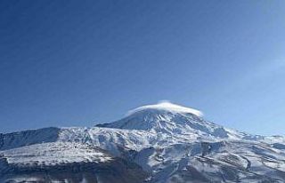 Ağrı Dağı’nda mercek bulutu oluştu: Yüksek...