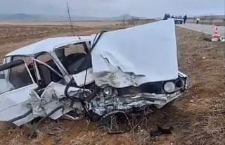 Aksaray’da 2 otomobil kafa kafaya çarpıştı:...