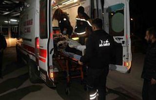 Alacak verecek kavgasında sırtından bıçaklandı