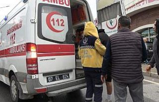Alanya’da motosiklet ile otomobil çarpıştı:1...