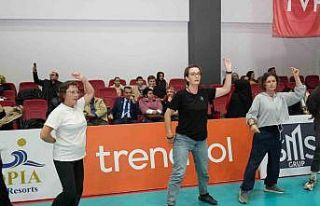 Alanya’da zeybek kursları sertifika töreni yapıldı