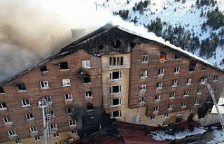 Alev alev yanan otel havadan görüntülendi