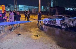 Alevler içinde kalan araçta hayatını kaybeden...