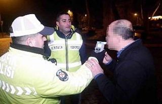 Alkollü sürücü polise zor anlar yaşattı