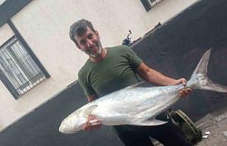 Amatör balıkçının 30 kiloluk balık heyecanı...
