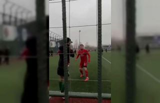 Amatör ligde çıkan kavga yeşil sahayı boks ringine...