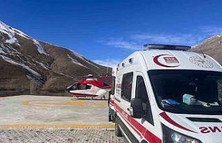 Ambulans helikopter 2 kez Bahçesaray’a uçtu