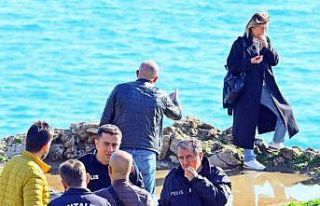 Annesinin ölümüyle bunalıma girdi, uçurumun kenarında...