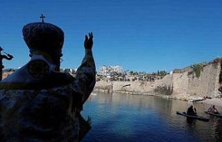 Antalya’da denizden haç çıkarma töreni yapıldı