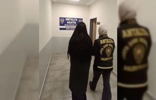 Antalya’da kendilerini polis olarak tanıtıp 575...