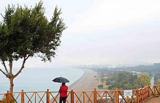 Antalya’da yağmur altında deniz keyfi