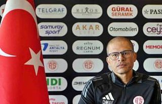 Antalyaspor, Alex de Souza ile yollarını ayırdı