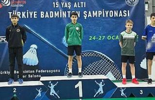Aras İkra Yalçın’dan Badminton’da çifte şampiyonluk