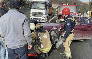 Arnavutköy’de otomobil takla attı: Sürücü ağır...