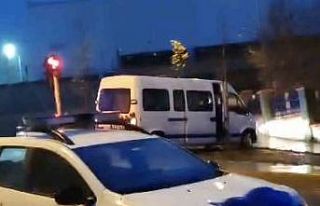 Arnavutköy’de yaşlı adama, servis minibüsü...