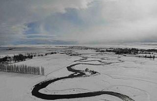 Arpaçay menderesleri kışın büyülüyor