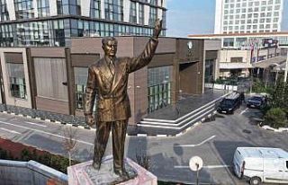 Atatürk Heykeli kalıcı yerine kavuştu