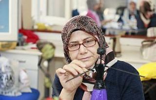 Atık malzemeleri hediyelik eşyalara dönüştürüyorlar