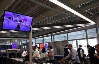 Atina’daki havaalanında valiz çalan 2 kadın gözaltına...