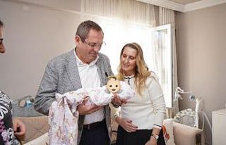 Ayvalık’ta Ergin çiftinden “hoş geldin bebek”...