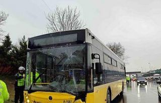 Bahçelievler’de kayganlaşan yolda kontrolden çıkan...