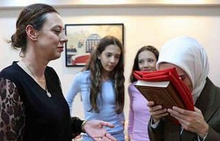 Bakan Göktaş, şehit ailesine Kuran-ı Kerim ve...