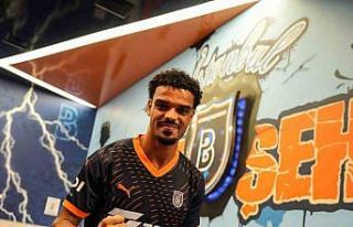 Başakşehir’in yeni transferi Operi antrenmanda...