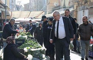 Başkan Ertaş Çarşamba Pazarında esnafı ziyaret...