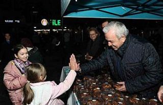 Başkan Şadi Özdemir’den kandil simidi ikramı