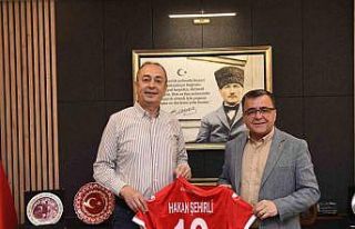 Başkan Şehirli’den Balıkesirspor’a destek