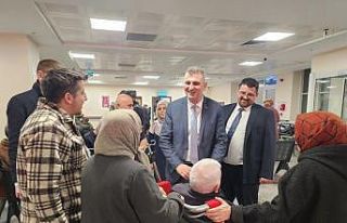 Başkan Sezer görevi başındaki personeli yalnız...