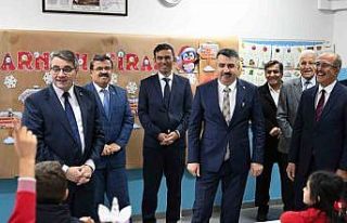 Başkan Yılmaz, öğrencilerin karne heyecanına...