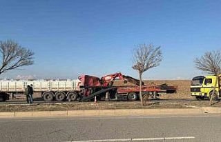 Batman’da vinç tıra çarptı: 1 yaralı