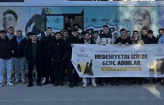 Bayburt’tan öğrenciler Ahlat’a kampa gönderildi