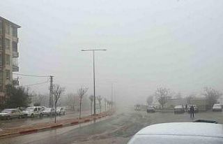 Besni güne kar yağışıyla uyandı