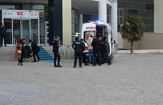 Bıçaklı saldırıda ağır yaralanan genç belediyeye...