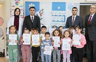 Bilecikli minik öğrenciler ilk karne heyecanı yaşadı