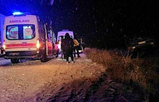 Bitlis’te minibüs takla attı: 3 yaralı